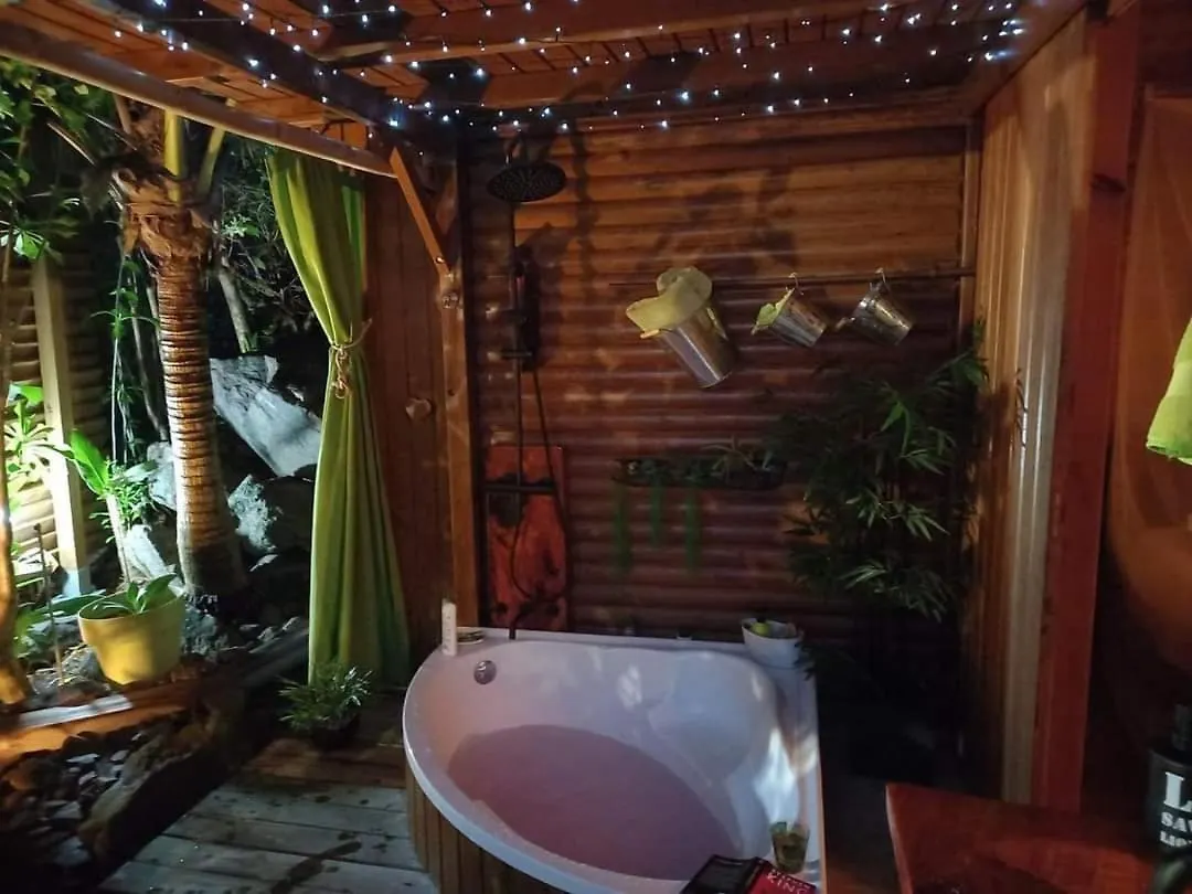 Ma Cabane Deshaies Οργανωμένο κάμπινγκ